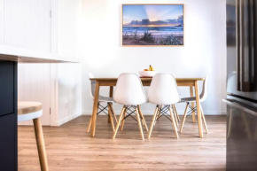 Modern Pet-friendly Mudjimba Townhouse